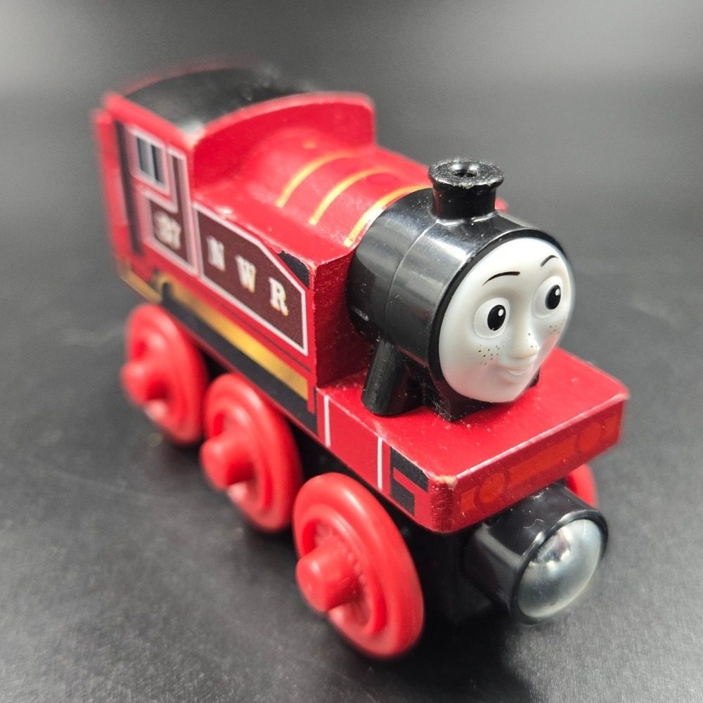Thomas & Friends Wood Rosie Red Engine Magnetic Wooden Train NWR 37 GGG34